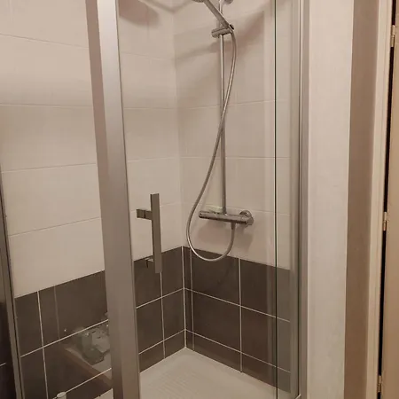 1 Privee Проживання в сім'ї Анже